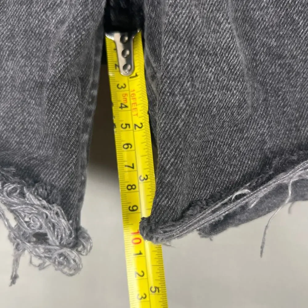 Levis it wearing reach